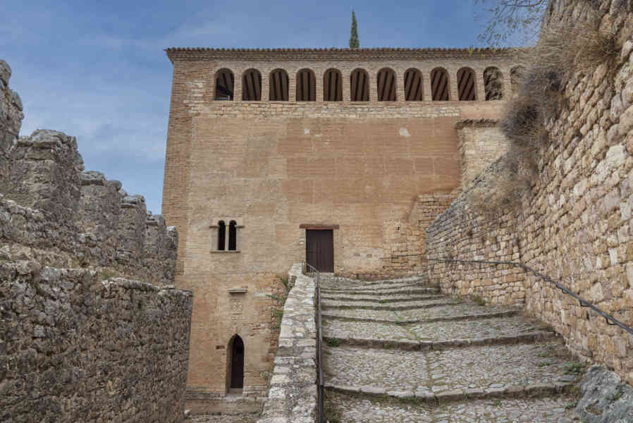 Huesca - Alquézar 13 - castillo y colegiata de Santa María la Mayor de Alquézar.jpg